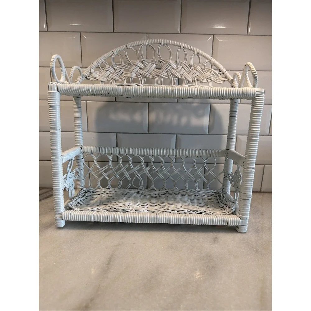 VINTAGE WHITE WICKER SHELF WALL HANGING OR TABLETOP 2 TIER BATH BOHO ES009